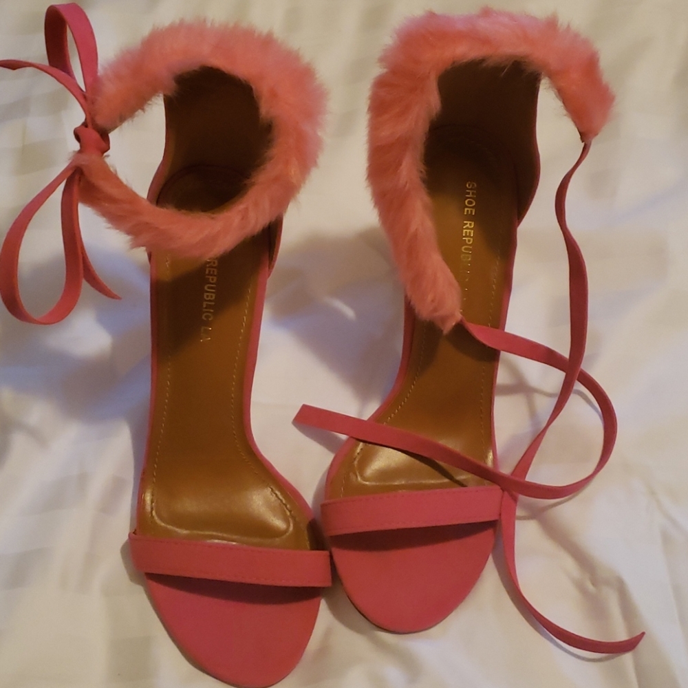 🌴 Shoe Republic LA Pink Heels With Faux Fur